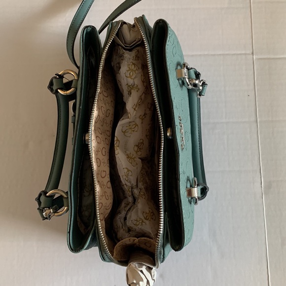 GUESS. Los Angeles. NWT. Signature, Teal, Steel Handbag. - Picture 5 of 10